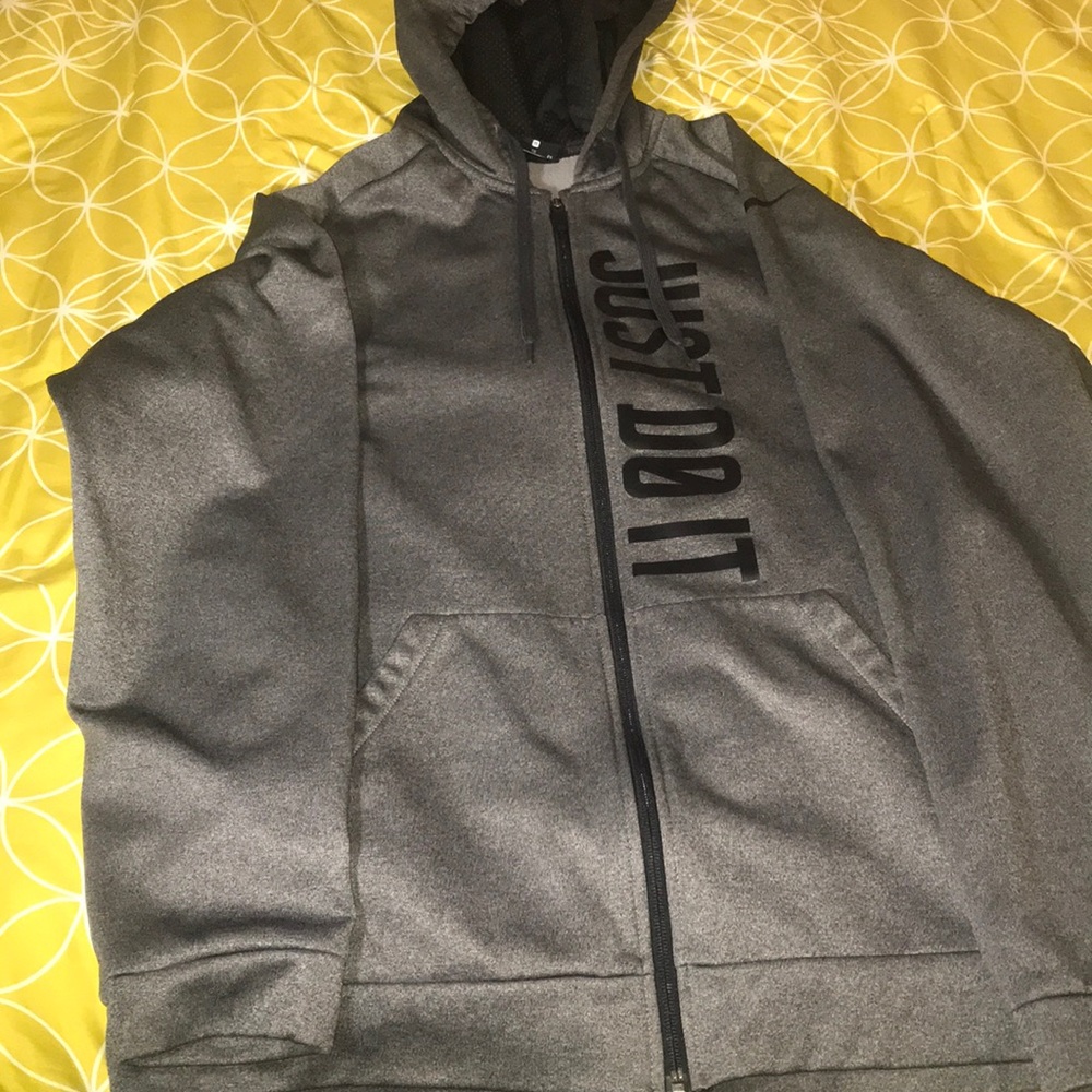 Nike Men’s dri-fit hoodie